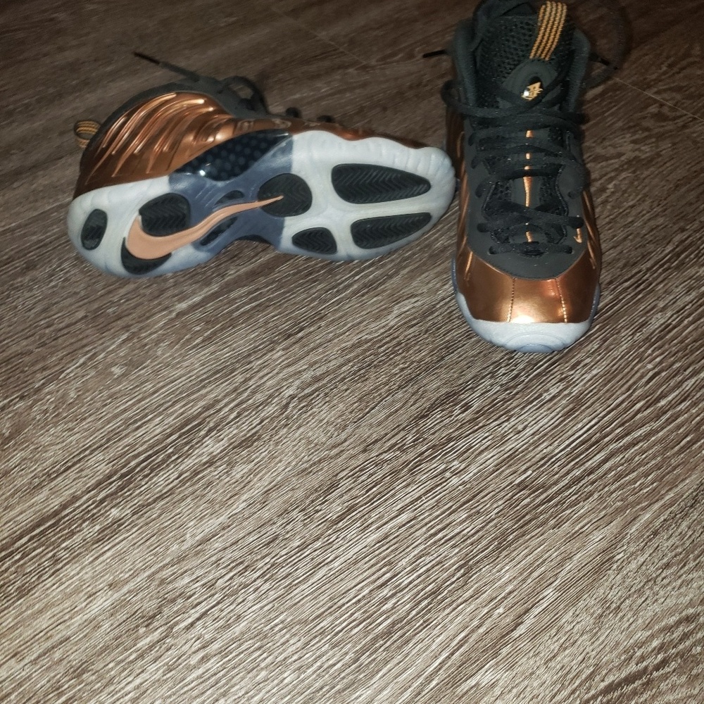Brand new kids foams size 5.5